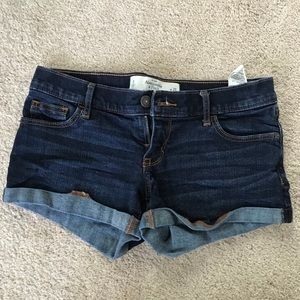 EUC!! A&F dark wash jean shorts size 0